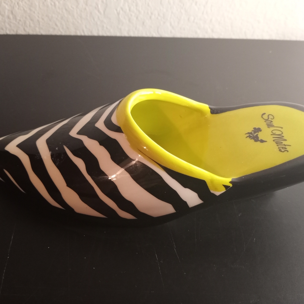 CUTE Brownlow Soul Mates Ceramic SHOE Desk Decor